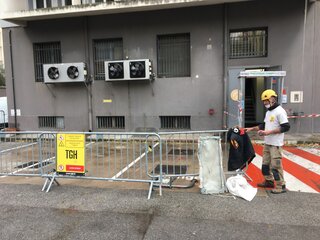 Installation du chantier en vue de la purge de fa?ade ? Toulon